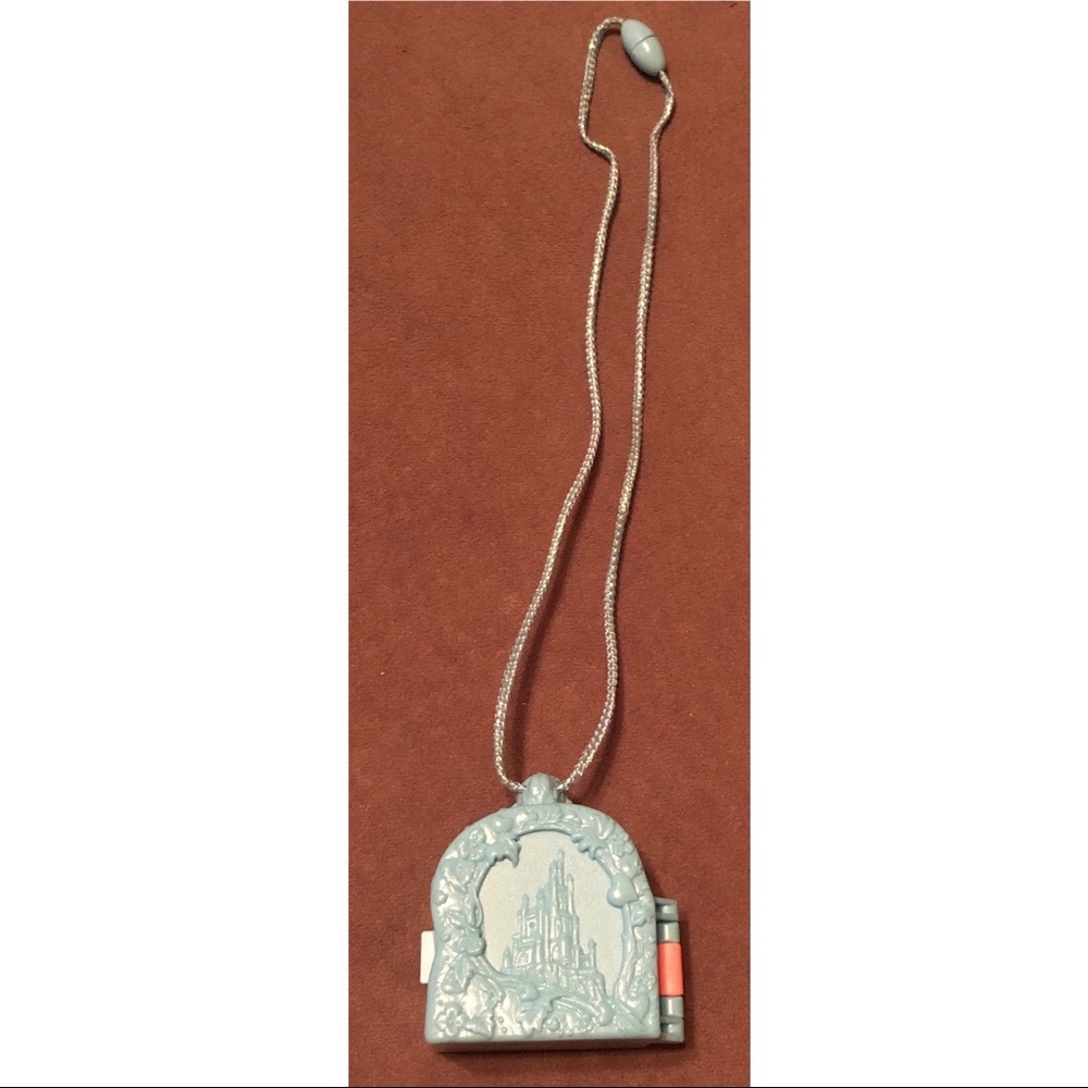 Disney- Princess Cinderella play set & necklace “Once Upon A Time” (bundle) - Picture 6 of 12